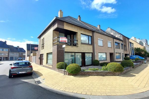 Half open bebouwing
                            te koop in Bredene