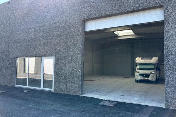 Industrieel
                                te koop
                                in Oostnieuwkerke