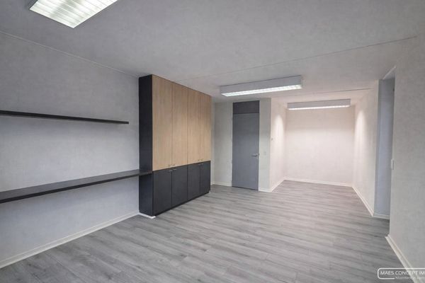 Kantoor
                            te huur in Waregem