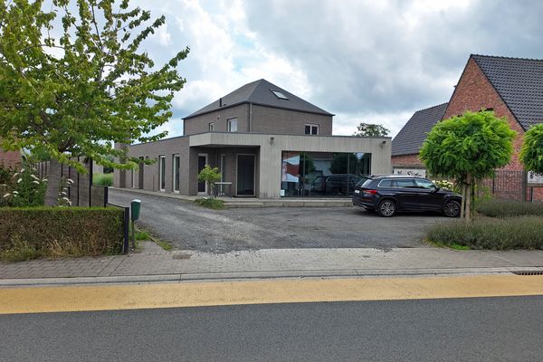 Commercieel te huur in Sint-Laureins
