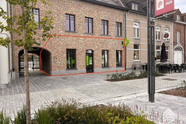 Handelsgelijkvloers
                            te huur in Peer