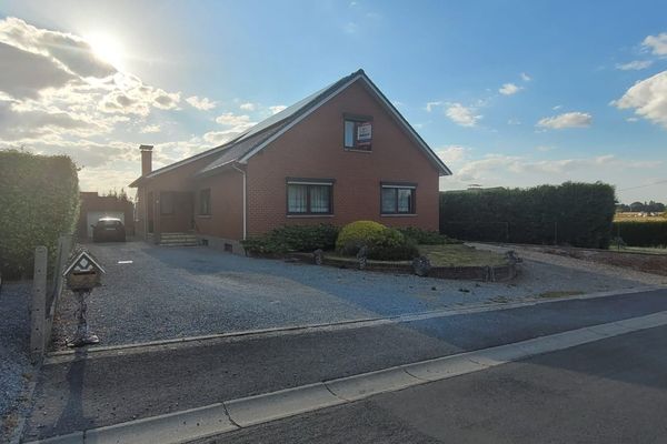 Maison
                                option d'achat
                                in Suarlée