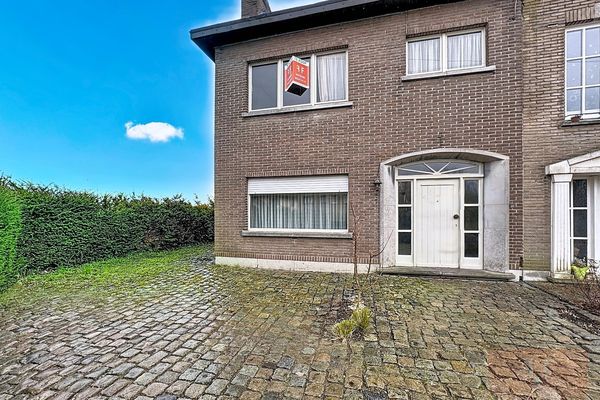 Huis
                                te koop
                                in Aalst