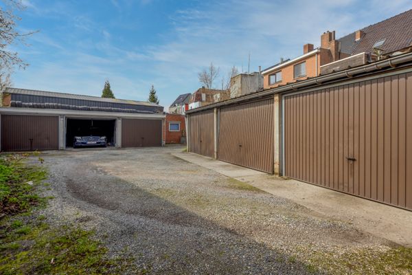 Garage
                            te koop in Sint-Amandsberg