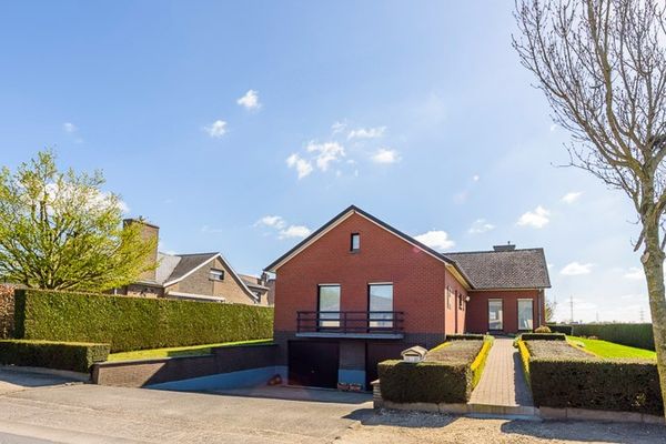 Huis
                                te koop
                                in Deerlijk