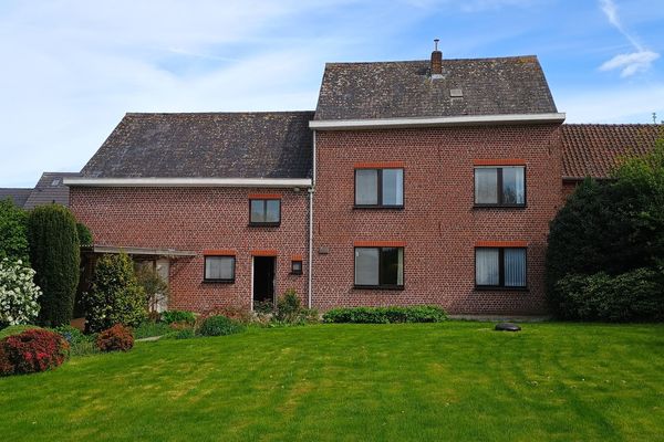 Huis
                                verhuurd
                                in Lennik