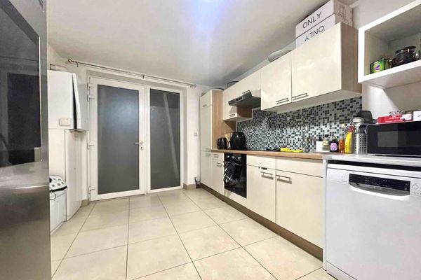 Appartement
                            a vendre in Gilly