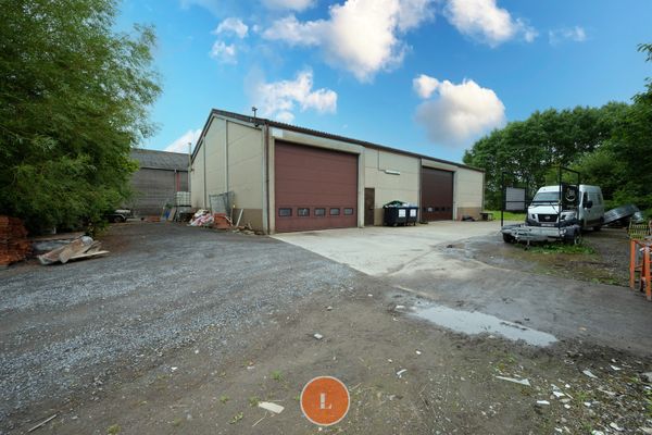 industrieel gebouw
                            te koop in Heestert