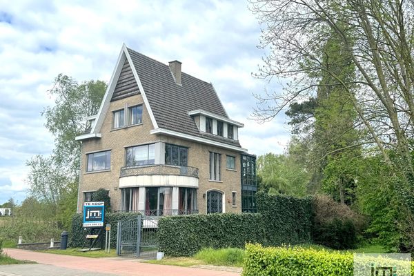 Woning met handelszaak
                                te koop in Hasselt