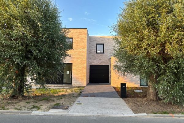 Huis
                                te koop
                                in Roeselare