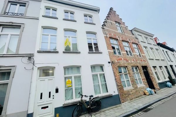Gelijkvloers app.
                                verhuurd in Brugge