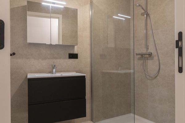 Badkamer met douche