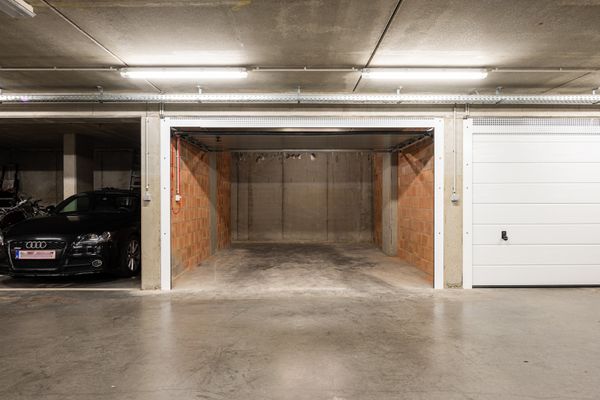 Garage
                                verhuurd
                                in Eeklo