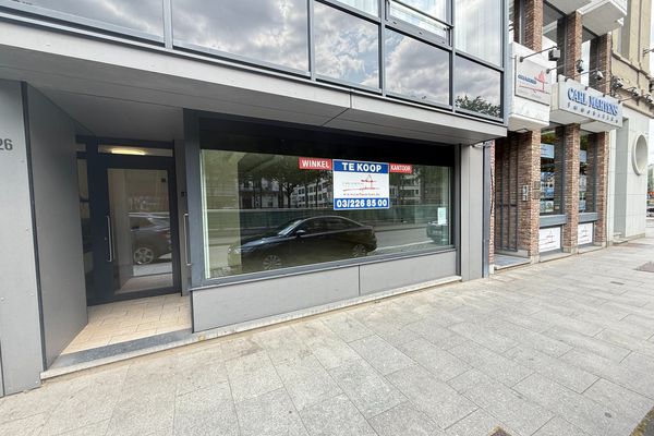commercieel gelijkvloers
                            te koop in Antwerpen
