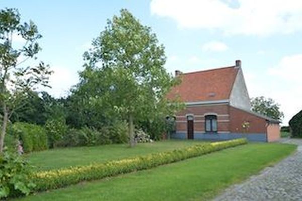 Huis
                                verkocht
                                in Lembeke