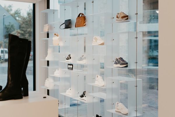 Commercieel gerealiseerd aanneming / Mol