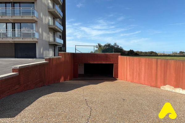 Garage a vendre / La Panne