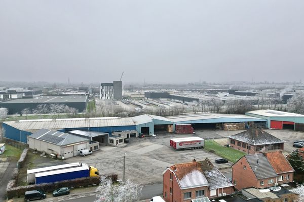 Magazijn met bureel
                            te koop in Sint-Truiden