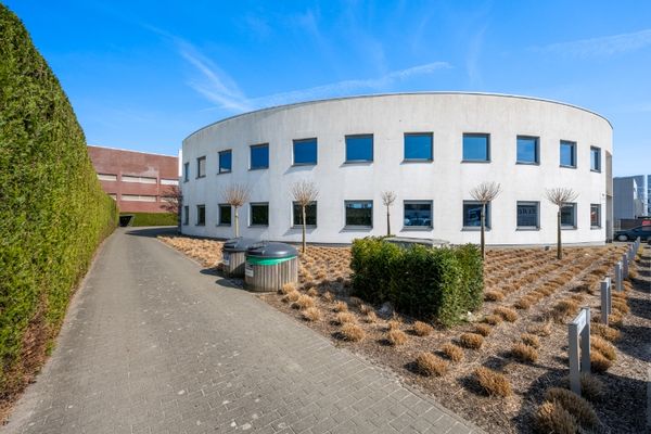 Bedrijfsgebouw
                            te koop in Zwijnaarde