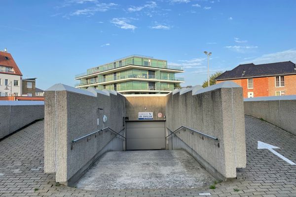 Garage
                                verhuurd in Sint-Idesbald