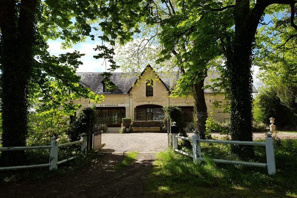 Hoeve
                            te koop in Lussac-les-Eglises