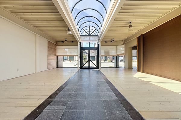 Commercieel
                                te koop
                                in Sint-Lievens-Houtem