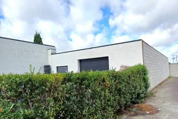 Magazijn
                            te koop in Waregem