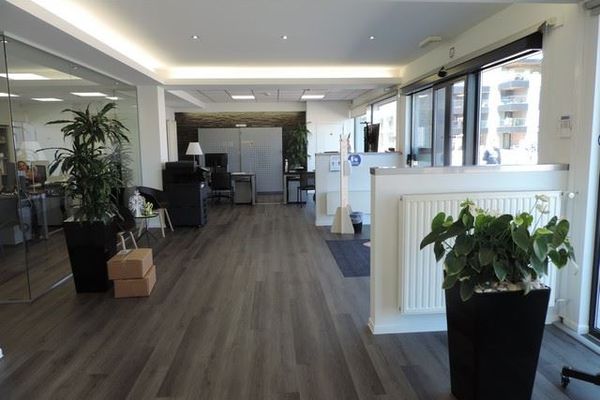 Commercieel verkocht / Paal