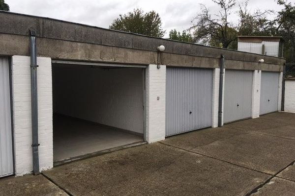 Garagebox
                                verhuurd in Halle