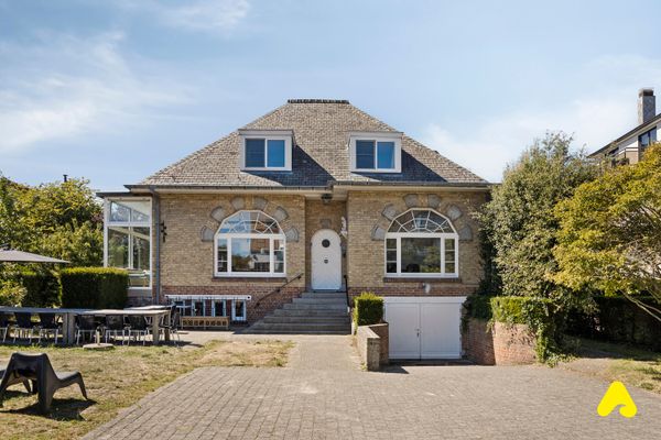 Villa
                                te koop in Sint-Idesbald