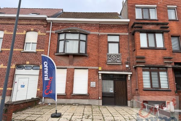 Twee gevelwoning
                            te koop in Harelbeke