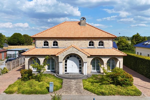 Villa
                            te koop in Leut