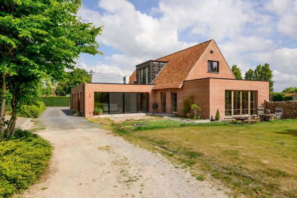 Hoeve
                            te koop in Aalter