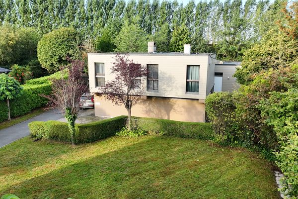Huis
                                te koop
                                in Zwijndrecht