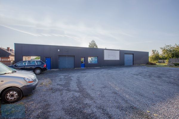 Magazijn met bureel
                            verkocht in Rekem