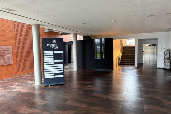 Bureau
                            a louer in Kain