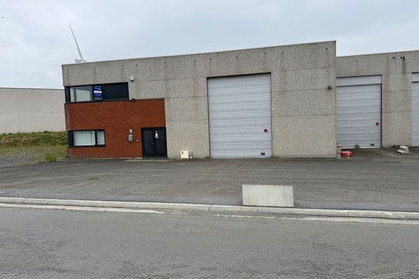 Entrepôt
                            a louer in Froyennes