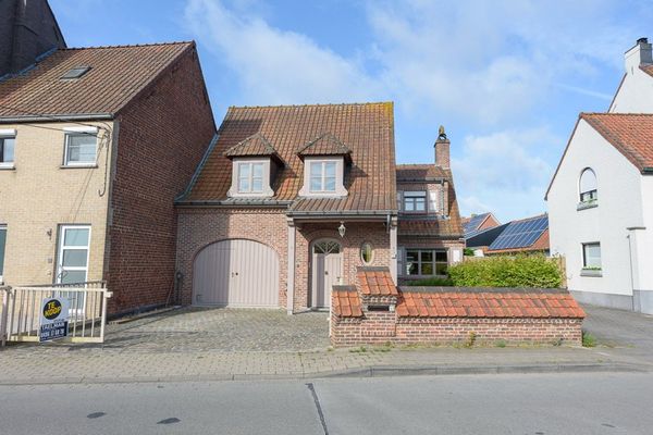 Huis
                                te koop
                                in Deerlijk