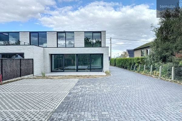 Praktijkruimte
                            te huur in Waregem