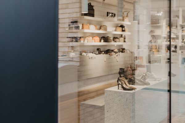 Commercieel gerealiseerd aanneming / Mol