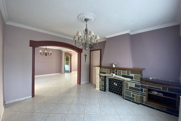 Commercieel verkocht / Paal