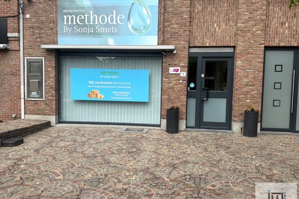 Kantoorgebouw
                                te huur in Wellen