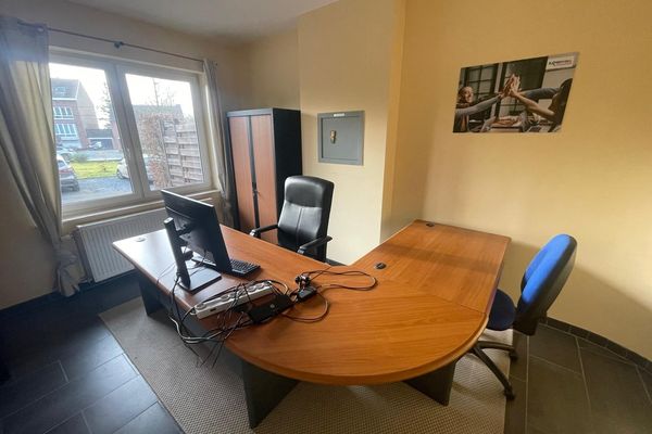 Bureau
                            a louer in Buvrinnes