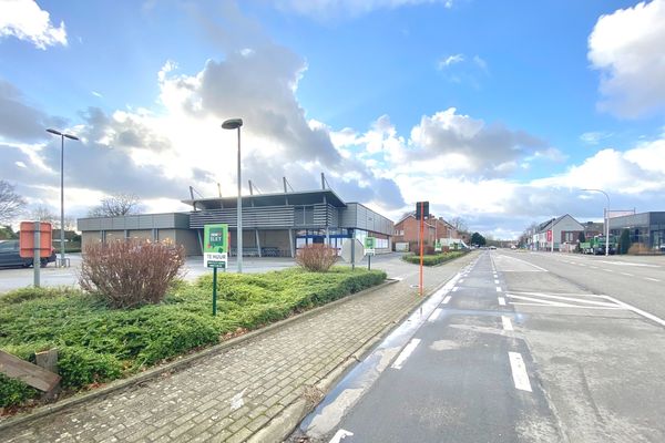 Commercieel Gebouw
                            te huur in Zele