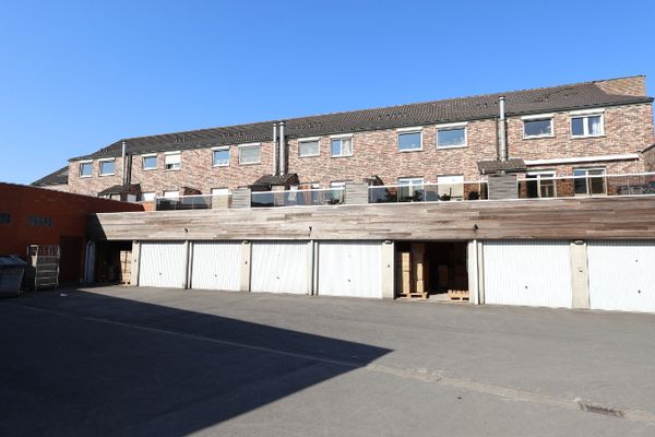 Garage
                                te huur
                                in Roeselare