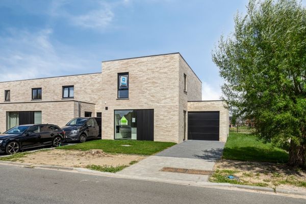 Huis
                                te koop
                                in Roeselare