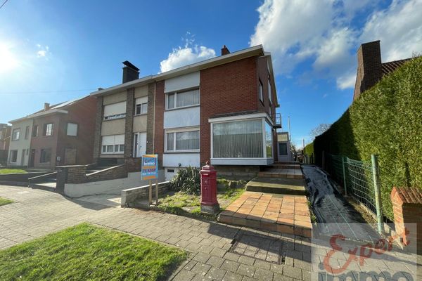 Driegevel woning
                            te koop in Harelbeke