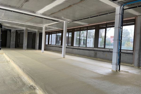 Commercieel te koop / Beringen