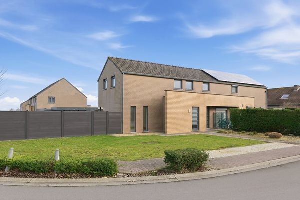Huis
                            te koop in Nieuwerkerken