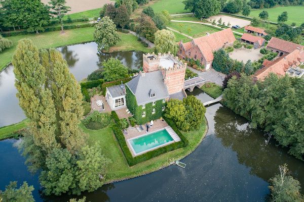 Kasteel
                                te koop in Stevoort